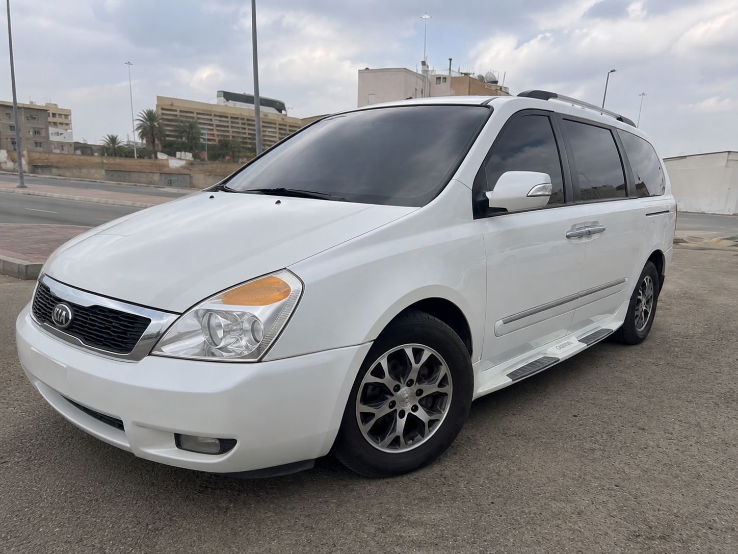 KIA Carnival 11 places location Médine