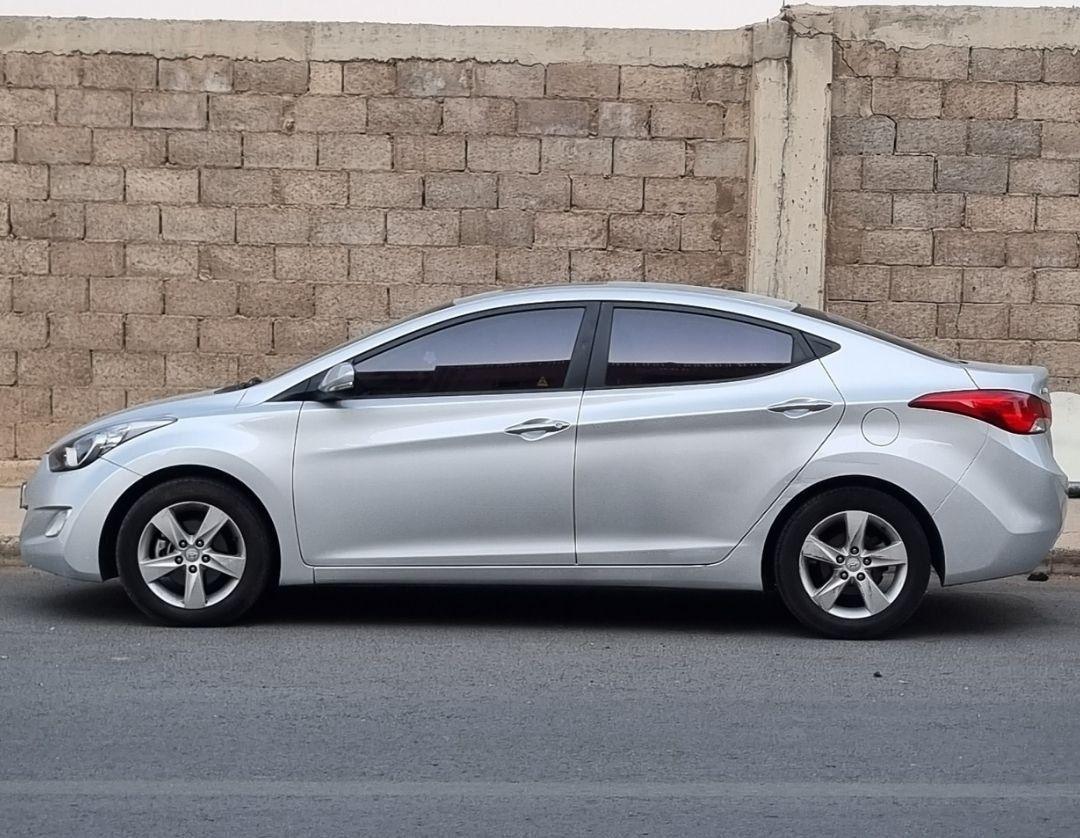 Location Hyundai Elantra pas ch&egrave;re &agrave; M&eacute;dine - vue 2
