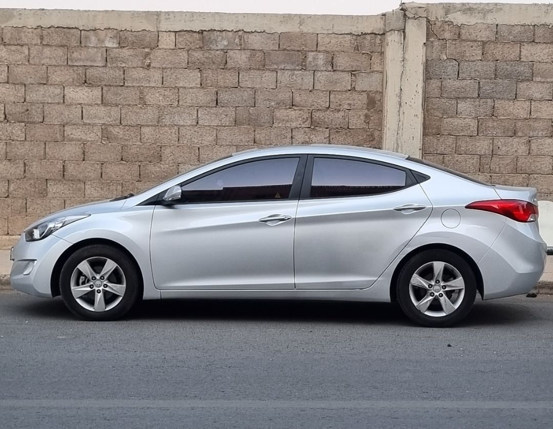 Hyundai Elantra 2